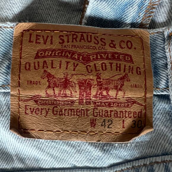 ✨Levi’s Relaxed Straight Leg Jeans Men’s 42x30 Light Wash Vtg 2002 - Picture 8 of 15